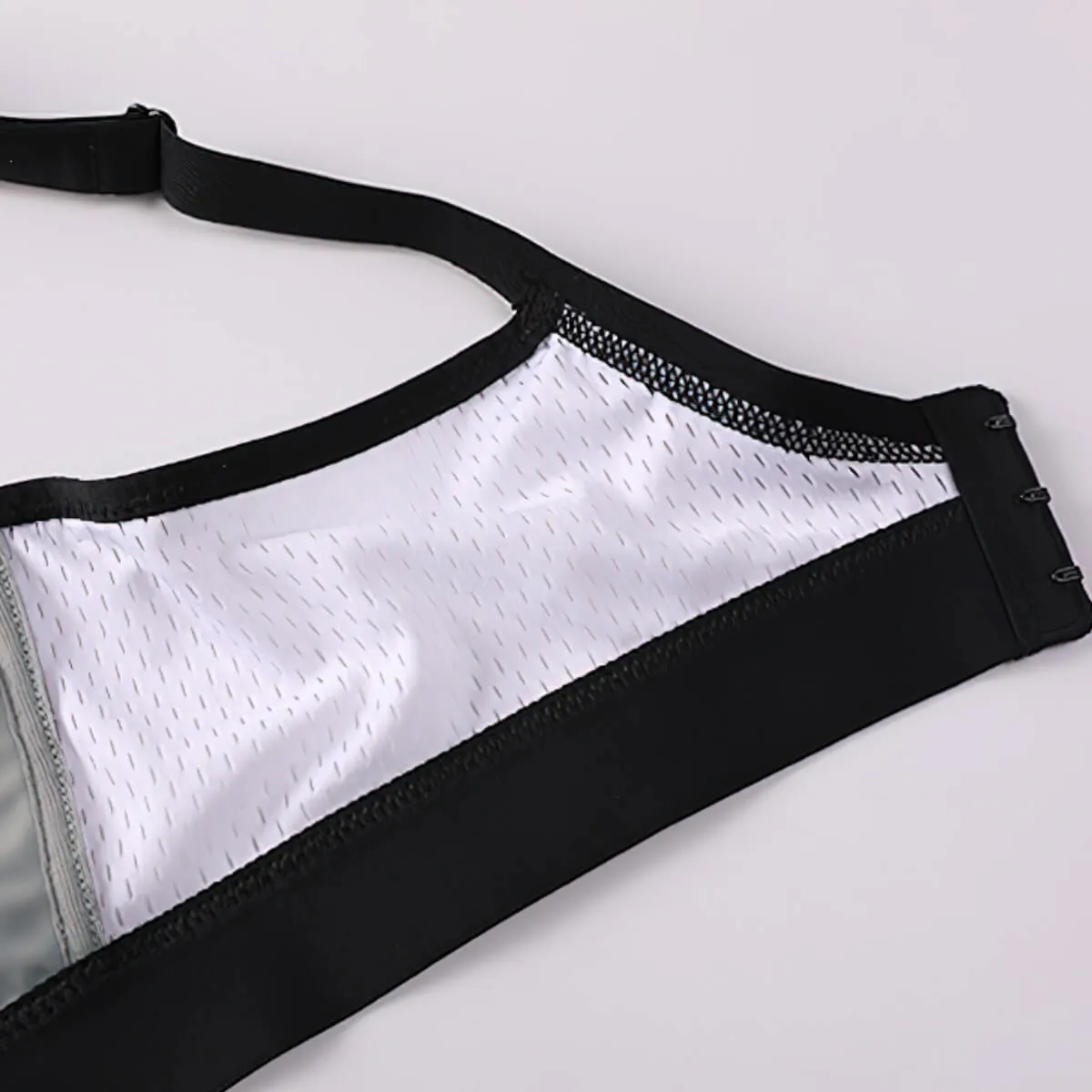 Moisture-wicking Bounce Control Back Closure Sports Bra