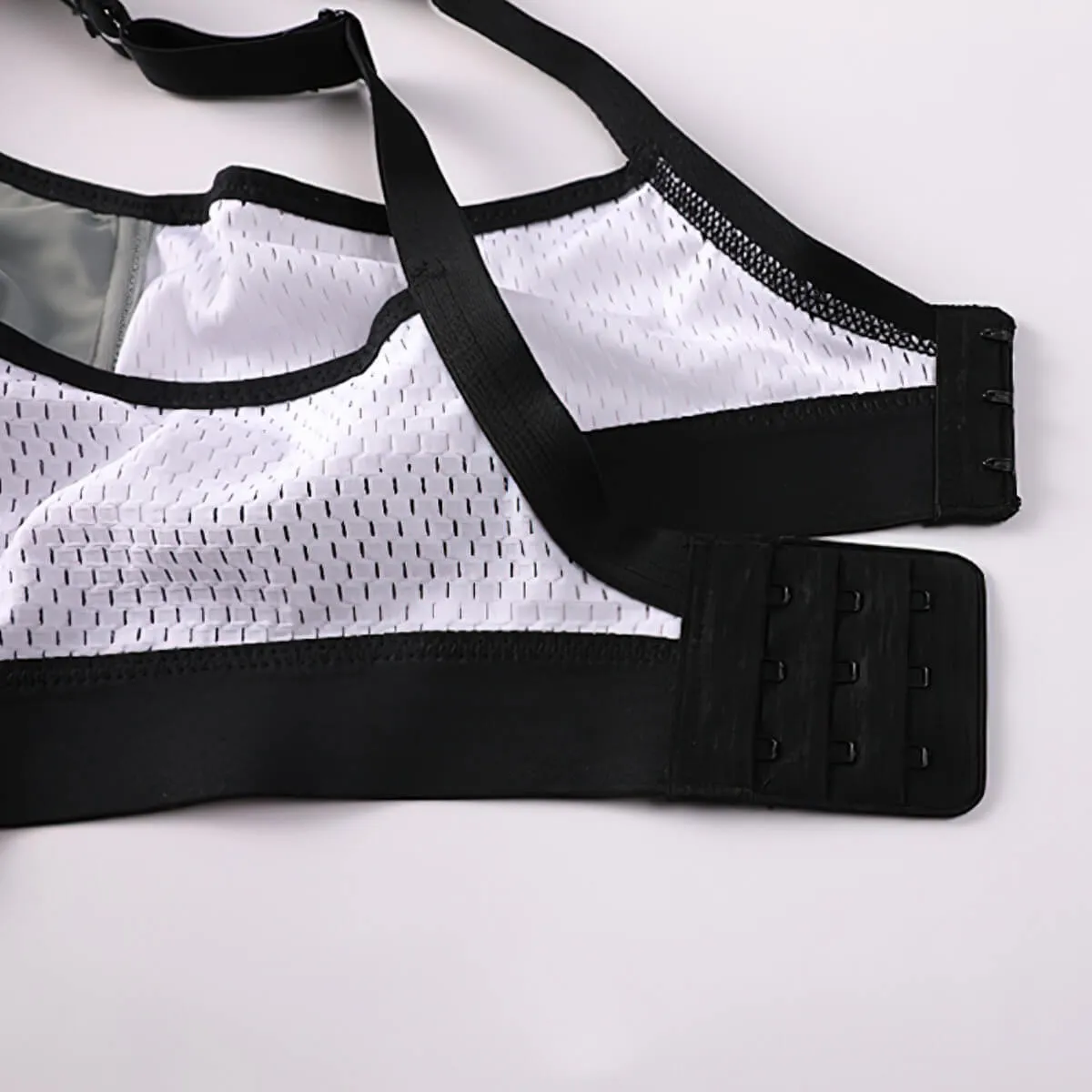 Moisture-wicking Bounce Control Back Closure Sports Bra